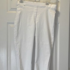89th and Maddison Capris White Pull On Womens L rayon, nylon, spandex .